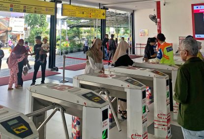 Masa Libur Sekolah, KAI Commuter Catat Kenaikan 19% Volume Pengguna Commuter Line Yogyakarta-Palur  -  Tambah Perjalanan Commuter Line Prameks Pada Akhir Minggu, Volume Pengguna Naik 18%