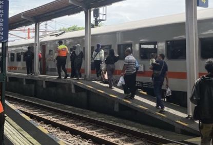 Libur Panjang, Pengguna Commuter Line Area 8 Surabaya Tembus 161 Ribu Orang  Jumlah pengguna harian tertinggi capai 55,5 ribu orang