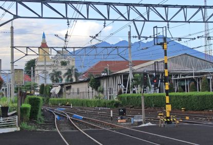 Menjelajahi Tempat Wisata Dekat Stasiun Commuter Line