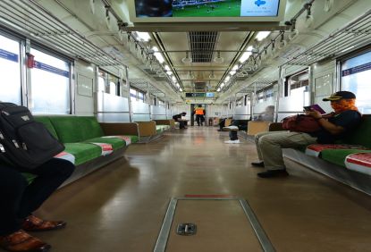 Kereta Tiba di Stasiun Akhir Wajib Dikosongkan Untuk Hormati Pengguna KRL yang Telah Antre