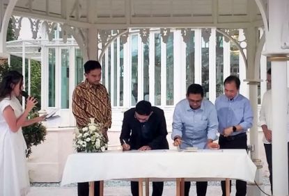 KAI Commuter Bersama Bank Mandiri Manandatangani MoU Layanan Aplikasi Untuk Pengguna Commuter Line di Acara MANGKUNEGARAN Garden Orchestra