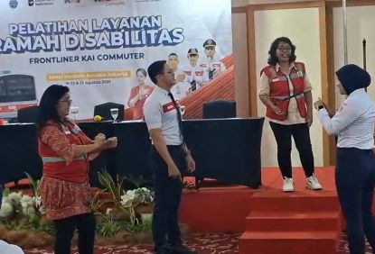 Komitmen KAI Commuter: Wujudkan Layanan Transportasi yang Inklusif dan Setara - Beri pelatihan intensif untuk frontliner melayani pengguna Commuter Line, hingga layanan khusus dan rekrut disabilitas jadi pegawai