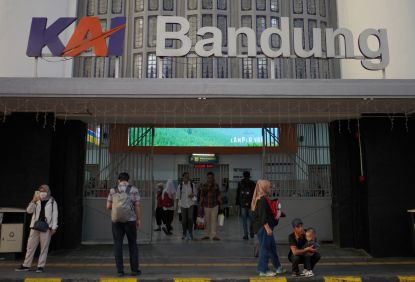 Meningkat 19,32 Persen Pada Semester I 2025 KAI Commuter Layani 9,2 Juta Pengguna Commuter Line Wilayah 2 Bandung - Pengelola nilai torehan ini sebagai bukti meningginya kepercayaan warga Bandung Raya atas Commuter Line 
