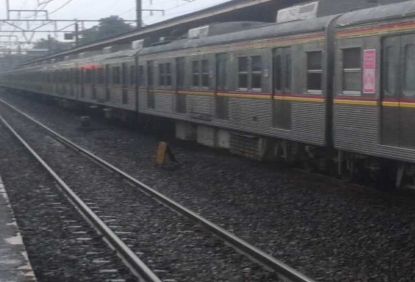 KA 1647 Alami Gangguan di Stasiun Tanjung Barat