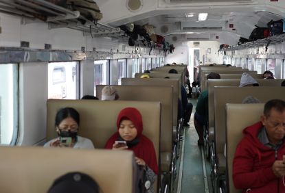 490 Ribu Pengguna Commuter Line Lokal Surabaya terlayani Selama Angkutan Lebaran 2025 - Lonjakan Penumpang Commuter Line Lokal Surabaya pada H+1 Lebaran