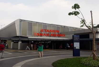 Pengguna KRL Semakin Mudah Berpindah Moda Transportasi di Stasiun Tanah Abang