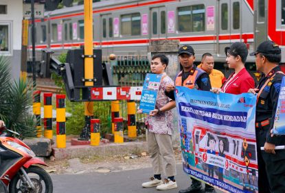 Peringati Hari Perhubungan Nasional, KAI Commuter Ajak Disiplin di Perlintasan Sebidang - Sebanyak 1.147 perjalanan Commuter Line melewati 388 perlintasan setiap hari