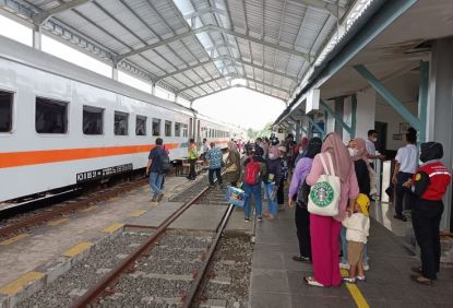 KAI Commuter Melayani Hampir 2,6 Juta Orang Pengguna Commuter Line di Wilayah 1 Merak, Jabodetabe dan Basoetta Hingga Hari Ketiga Angkutan Natal dan Tahun Baru 2024-2025