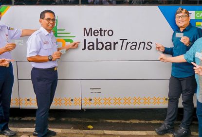 Kembangkan Integrasi Sistem Pembayaran, KAI Commuter Gandeng Bus Metro Jabar Trans - Permudah Transaksi Pembayaran Tiket dengan Kartu Multi Trip