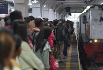 Demi Keselamatan, Ini Aturan Penting Pengguna Saat Naik dan Turun Commuter Line Di Area Peron