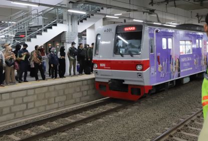 Beroperasi Normal, Commuter Line Tetap Melayani Masyarakat - Operasikan 1.063 Perjalanan, KAI Commuter Imbau Cermat Memilih Alternatif Transportasi ke Stasiun dan Sebaliknya