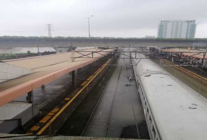 Hujan Lebat Sejak Malam Sebabkan Genangan di Sejumlah Jalur KRL Commuter Line