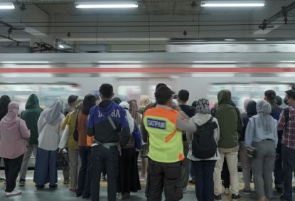 Sambut Harhubnas 2024 KAI Commuter Jaga Komitmen Maksimalkan Pelayanan - Commuter Line terkoneksi dengan lintas transportasi darat, laut, dan udara