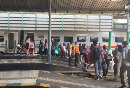Hari Pertama Kerja, KAI Commuter Layani lebih dari 40 Ribu Orang 