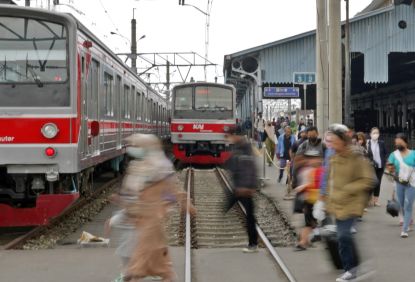 Catat Jumlah Rata-rata Pengguna Lebih dari 989 Ribu Orang di Hari Kerja - KAI Commuter Kerahkan 1.048 Perjalanan Kereta