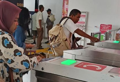Meningkat Lebih dari 10 Ribu di Akhir Pekan KAI Commuter Kian Berperan atas Pertumbuhan Wisata Yogyakarta dan Jawa Tengah - Penggunaan Commuter Line Juga Jadi Pendorong Terciptanya Cashless Society