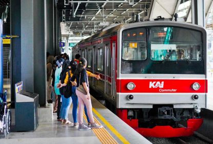 KAI Commuter Bersama BTP Kelas 1 Jakarta Terus Lakukan Evaluasi dan Perbaikan Layanan Dalam Penyesuaian Flow Pengguna Di Stasiun Tanah Abang