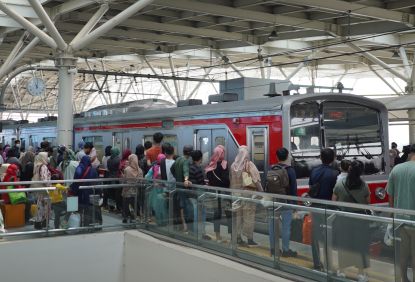 Catat Tren Kenaikan Volume Pengguna 7%, KAI Commuter Layani 8 Juta Lebih Pengguna Hingga Hari Ke-8 Masa Angkutan Lebaran 2024