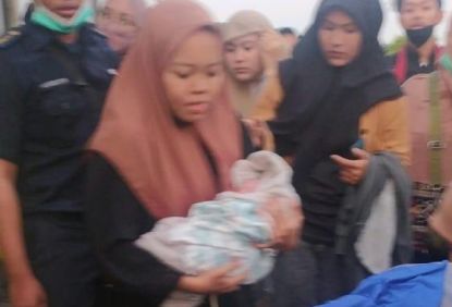 Persalinan di Commuter Line Dhoho, Ibu dan Sang Bayi Selamat