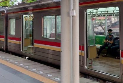 Mulai Hari Ini KAI Commuter Uji Coba Rangkaian Kereta SF 12 di Loop Line
