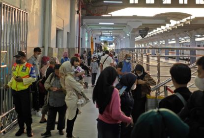 Awal Musim Libur Nataru, Volume Penumpang KAI Commuter Wilayah 2 Bandung Meningkat, Layani pengguna sampai 147 ribu lebih sampai hari ketiga Nataru