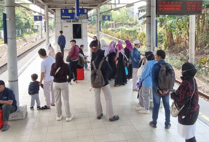 Operasional Commuter Line Cikarang Berangsur Normal, Layanan Stasiun Bekasi Timur Kembali Pulih  Keterlambatan waktu perjalanan semakin berkurang pasca-proses evakuasi
