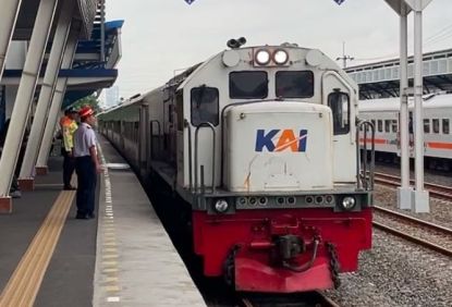 Libur Panjang Peringatan Isa Almasih, Jumlah Pengguna Harian Commuter Line di Surabaya Sempat Tembus 50 Ribu - KAI Commuter: Meningkat 9 Persen dari Biasanya, Bukti Commuter Line Jadi Transportasi Umum Pilihan Utama