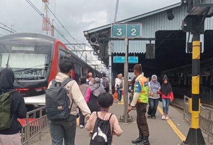 Perjalanan Commuter Line Berjalan Normal, KAI Commuter Lakukan Antisipasi Penebalan Pengamanan di Stasiun