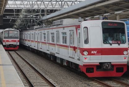 H-1 Lebaran, Situasi Pengguna Commuter Line Jabodetabek di Stasiun Terpantau Lengang - KAI Commuter Tetap Operasikan 1.065 Perjalanan Commuter Line Jabodetabek
