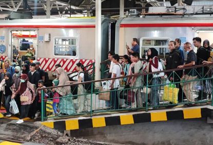 Peminat Commuter Line Melesat, Tembus 5,3 Juta Pengguna di Awal Masa Angkutan Lebaran  Harga Tiket yang Terjangkau, Aman dan Nyaman Serta Efisien Jadi Pilihan Utama Transportasi Pemudik