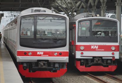 Jam Sibuk Awal Pekan, KAI Commuter Operasikan 482 Perjalanan Commuter Line Jabodetabek Untuk Layani 385.226 Pengguna - Sepanjang Bulan Mei 2024, pengguna transportasi massal ini di Jabodetabek sudah mencapai 16,43 juta orang.