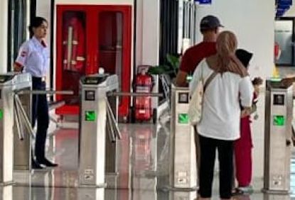 KAI Commuter Mendukung QRIS Tap Untuk Transaksi di Commuter Line - Implementasi Direncanakan Dapat Go Live Pada September 2025 