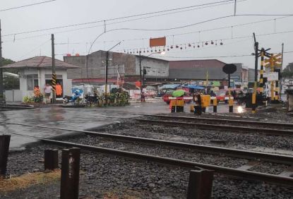 Gangguan Listrik Aliran Atas, Perjalanan KRL Terganggu