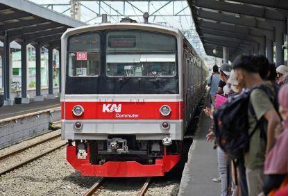 Hari Kedua Lebaran Pengguna Commuter Line Terpantau Ramai Lancar KAI Commuter Himbau Untuk Jaga Anak dan Barang Bawaan Saat Menggunakan Commuter Line