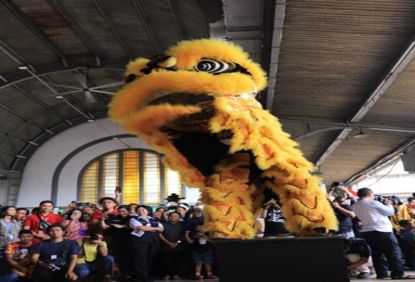 Sambut Moment Libur Imlek 2019, PT KCI Hadirkan Barongsai di Stasiun Jakarta Kota dan Luncurkan KMT Spesial Edisi Imlek