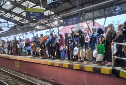 Posko Nataru 2024/2025 Dimulai Hari Ini, KAI Commuter Wilayah 6 Yogyakarta Sukses Angkut 117.740 Pengguna Selama 4 Hari.