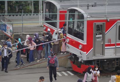 Layani 467 Ribu Orang Lebih Hingga Pukul 15.00 WIB, Hari Ini KAI Commuter Operasikan 1.133 Perjalanan Commuter Line 