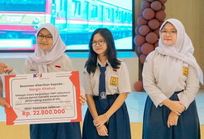 KAI Commuter Komitmen Lakukan Inovasi Keamanan untuk Pengguna Commuter Line - KAI Commuter Berikan Beasiswa Kepada Siswi Pemenang ISTEC 2024