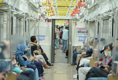 Terkoneksi dan Mudah Terakses Pengguna Commuter Line Jabodetabek Melonjak di Stasiun-Stasiun yang Terintegrasi dengan Pemberangkatan KA Jarak Jauh - Jam Operasional Commuter Line Jabodetabek Normal Pada Hari Raya