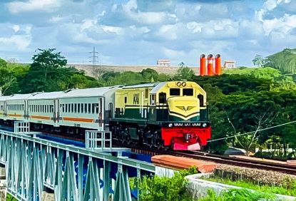 Catat Kenaikan 9 Persen di Triwulan Ketiga 2024 KAI Commuter Layani Lebih dari 10,7 Juta Pengguna Commuter Line Di Wilayah 8 Surabaya