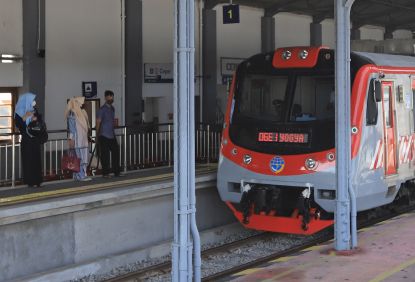 KAI Commuter Operasikan 24 Perjalanan Commuter Line Yogyakarta Tiap Hari Selama Masa Libur Sekolah 