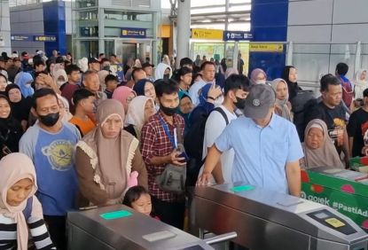 Event Lebaran Betawi, KAI Commuter Operasikan 1063 Perjalanan Hari Ini - Stasiun Gondangdia, Stasiun Sawah Besar, Stasiun Sudirman, Stasiun Tanah Abang dan Stasiun Pasar Senen Menjadi Stasiun Alternatif Menuju Monas
