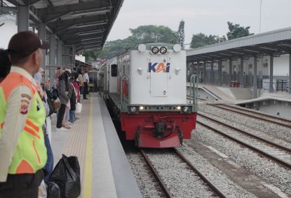 Naik 8% Volume Rata-rata Pengguna Commuter Line Wil.2 Pada Libur Panjang Wafatnya Yesus Kristus Kemrin