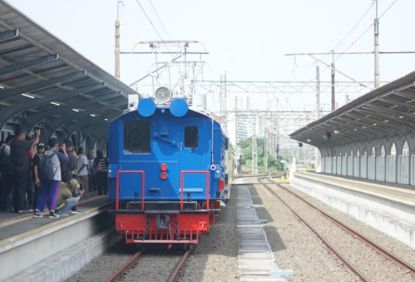 Jaga Warisan Sejarah Transportasi Indonesia, KAI Commuter Lestarikan Lokomotif KRL “Bon-Bon” Sebagai Barang Cagar Budaya