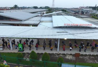 Pengguna KRL Pagi Ini Naik 9%, Antrean di Stasiun Berlangsung Tertib dan Lancar