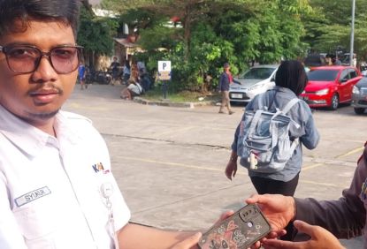 KAI Commuter Amankan Barang Milik Pengguna Pasca-Insiden di Stasiun Bekasi Timur  Fasilitasi Pengambilan Barang Penumpang yang Tertinggal