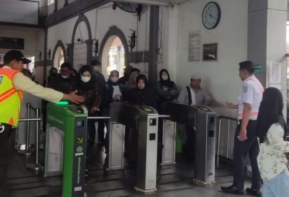Volume Pengguna Commuter Line Di Stasiun Sekitar PRJ Meningkat Drastis - Stasiun Rajawali Catat Kenaikan Penumpang hingga 137%