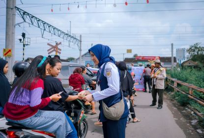 Tingkatkan Keselamatan, KAI Commuter Rutin Lakukan Sosialisasi Tertib Lalu Lintas Di Perlintasan Sebidang