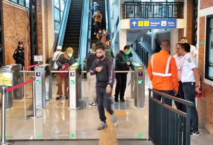 Tambah Personil Pengamanan, KAI Commuter Lakukan Antisipasi untuk Layanan Pengguna Commuter Line Hari ini