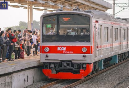 Lebih Dari 210 Ribu Orang Gunakan Commuter Line Jabodetabek Hingga Siang Ini